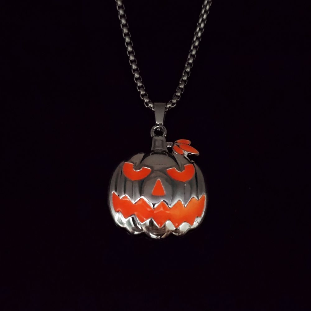 Glowing Pumpkin Necklace - Image 5