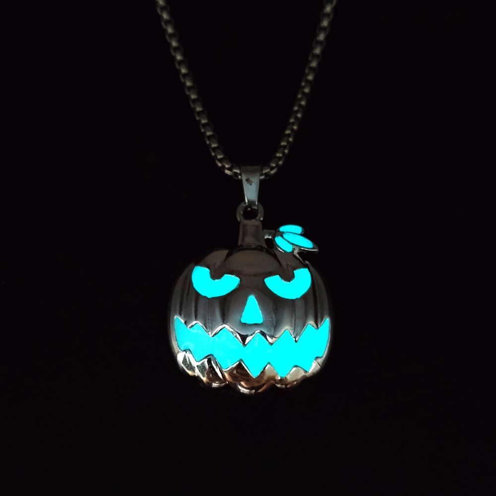 Glowing Pumpkin Necklace - Image 9
