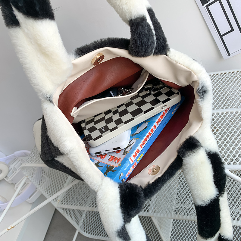 Furry Heart Bag - Image 5